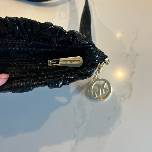 Michael Kors crossbody patent snake skin crossbody with gold hardware - Picture 2 of 3